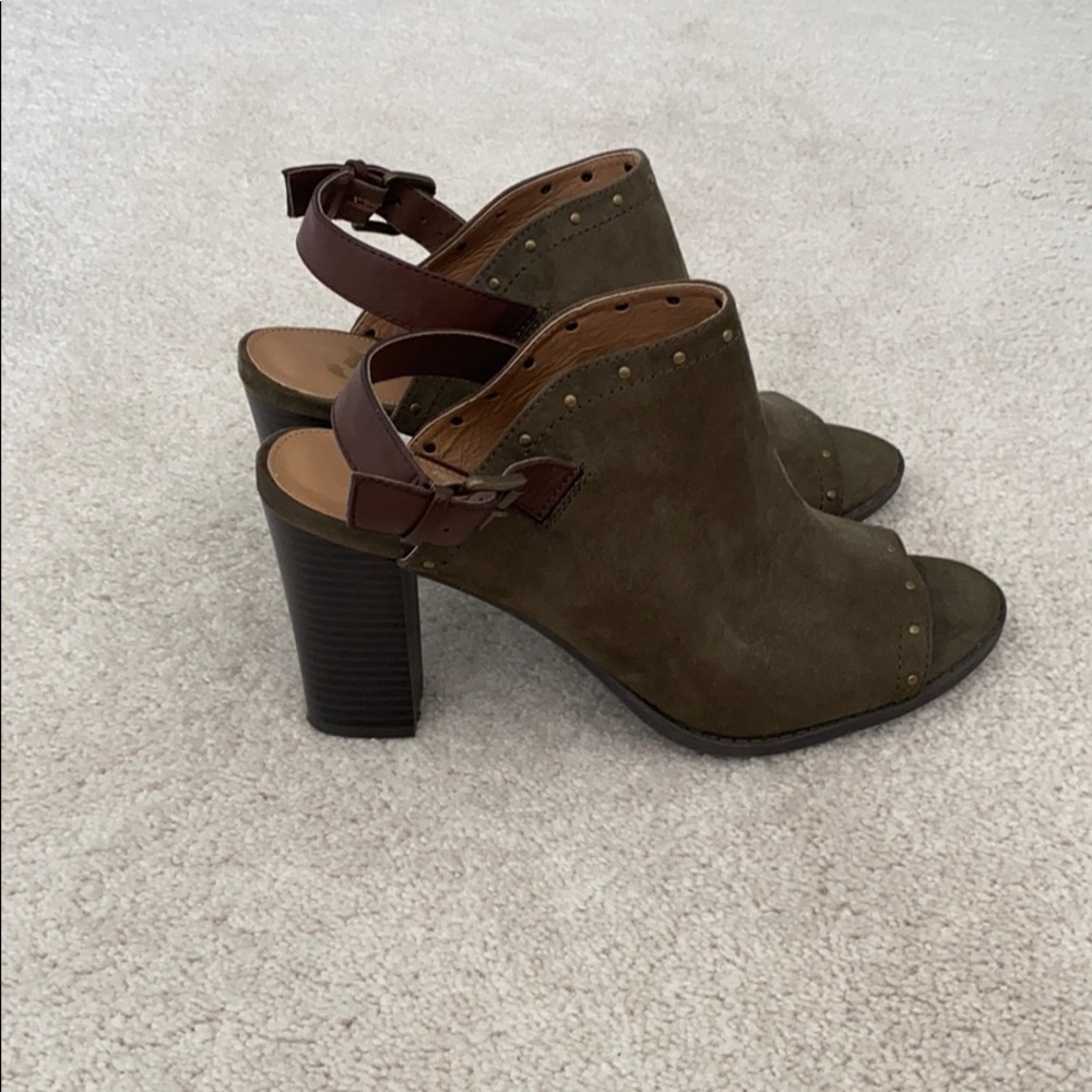NWOT Report healed sandals - Picture 3 of 4